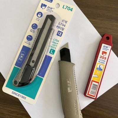 Купить Противоскользящая рукоятка 18 мм ножи для полезного использования Оберегатель лезвия для безопасной обработки 1 Нож для полезного использования включен Производство в сети